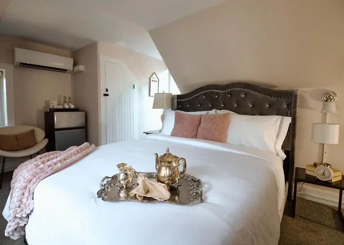 Chimney Hill Estate Inn